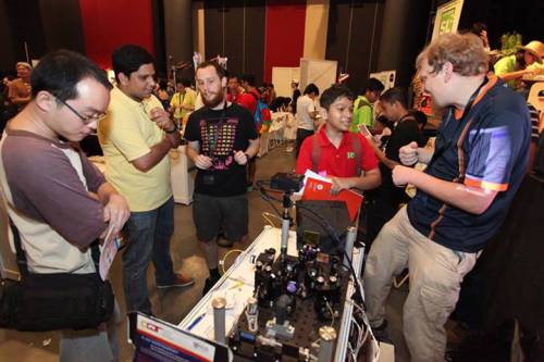 Dr. Nick Lewty (3rd from left) and Prof. Christian Kurtsiefer (extreme right)